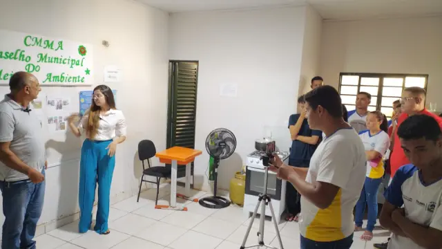 Alunos da Escola Estadual Recurso I, Entrevistam o Secretário Municipal de Meio Ambiente sobre Preservação Ambiental.